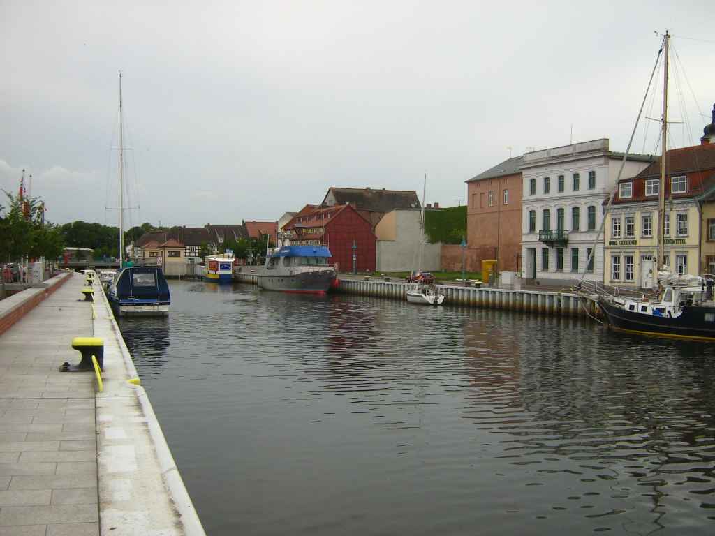 Die Uecker am Hafen von Ueckermünde.